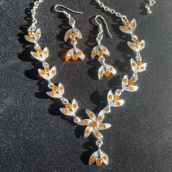 Yellow Crystal Necklace & Earrings NWOT - Picture 5 of 5